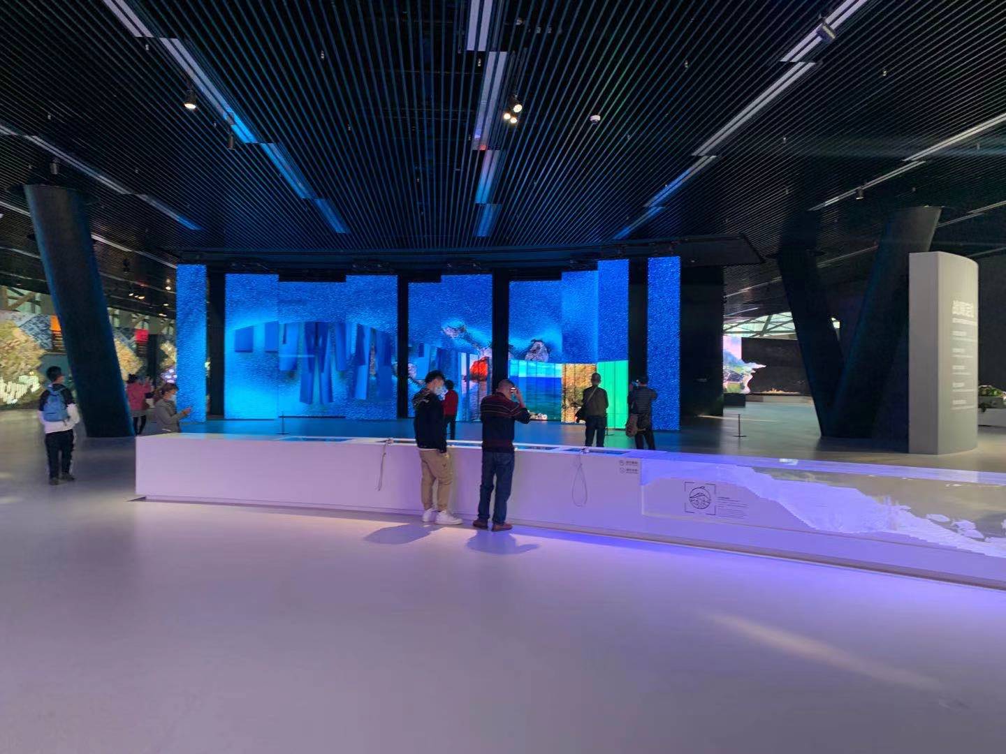 多媒體展廳設(shè)計(jì)